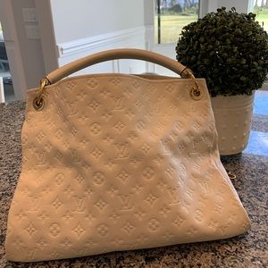 Additional pictures for Louis Vuitton Artsy MM